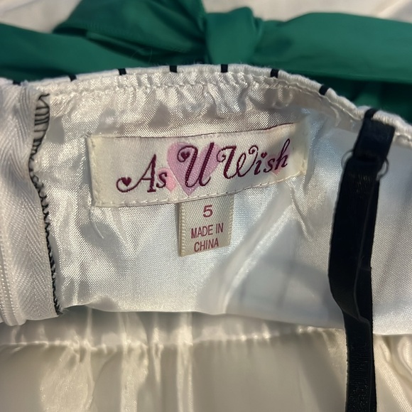 Like new! Stylish fitted dress with gorgeous green waistline. Size 5. - Picture 6 of 6